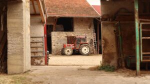 How to Light a Farmyard: Security, Safety, and Efficiency - photo by FCPoppe on Pexels